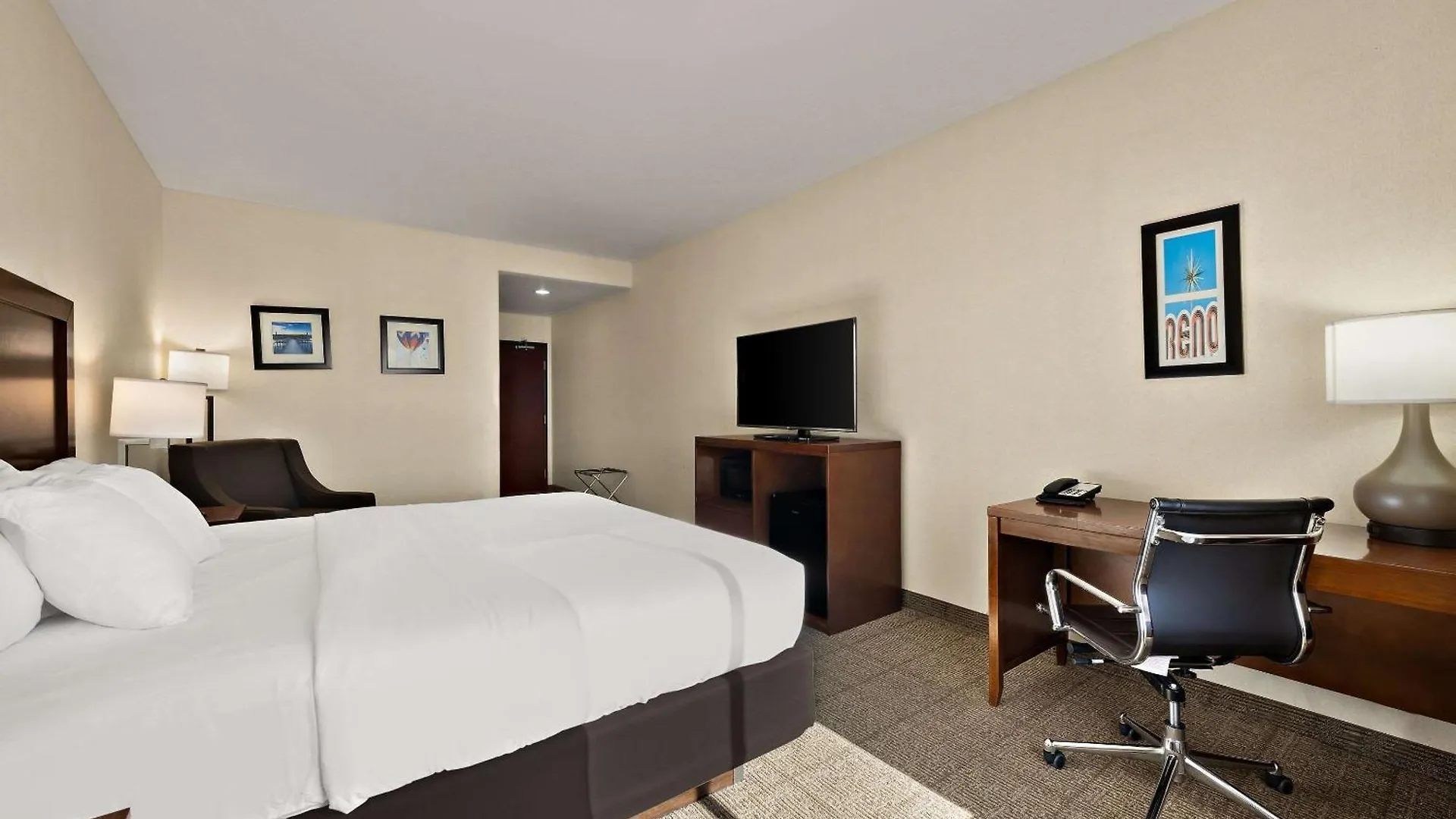 Comfort Inn & Suites Airport Convention Center Reno 3*,